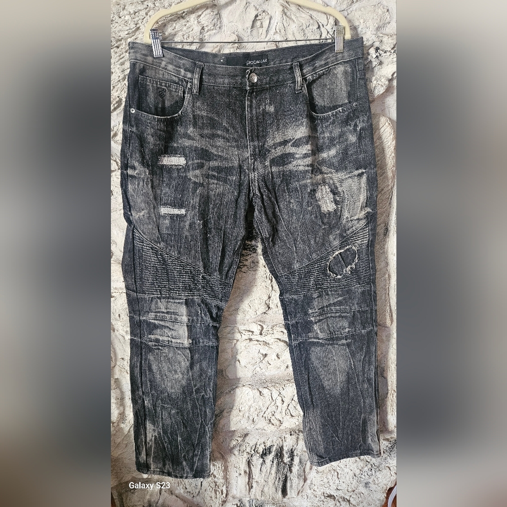 ROCAWRAR MEN'S SIZE 38×32Charcoal Distressed EASY FIT DENIM Jeans.